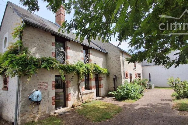 A VENDRE, Vineuil, propriété de charme avec chambres d'hôtes, gites et piscine