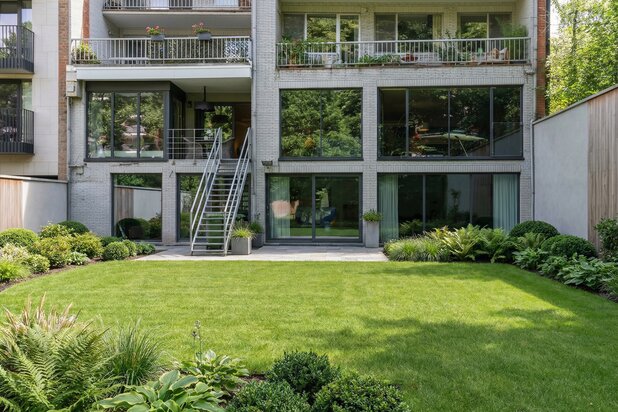 Duplex met zwembad en tuin op uitstekende locatie in Berchem