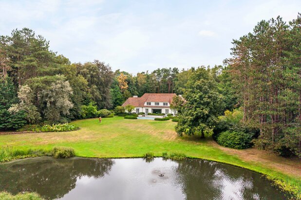 Uitzonderlijk landhuis op privédomein van ruim 1,6 hectare