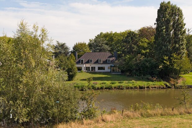 Tijdloos landhuis aan de Leie met panoramisch zicht over de meersen