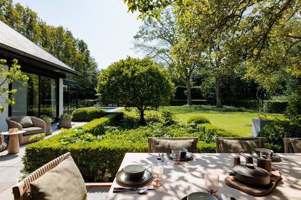 Discrete villa op een subliem aangelegd parkperceel in Deurle