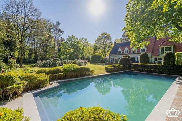 Villa met paardenstallen Brasschaatselei Kapellen