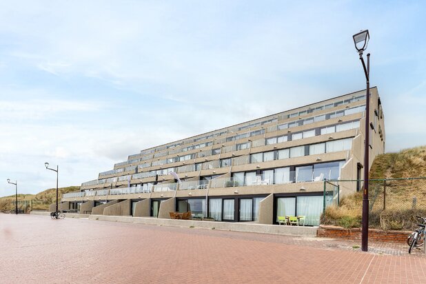 Ruim appartement mét zeezicht en staanplaats te koop De Haan