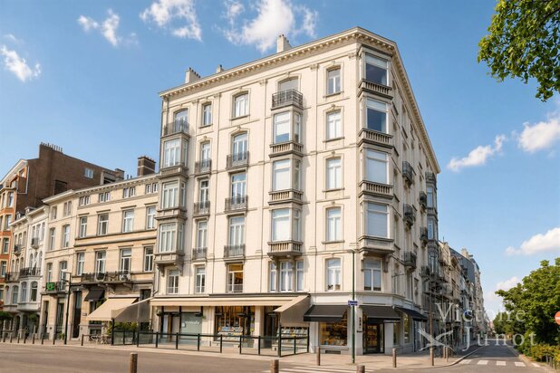 Place Brugmann-magnifique appartement 3 chambres + bureau + mansardes