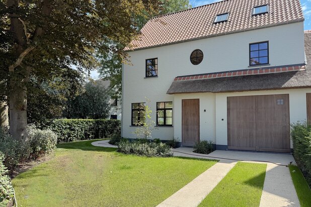 Instapklare nieuwbouwvilla met 5 slaapkamers en zuidgerichte tuin