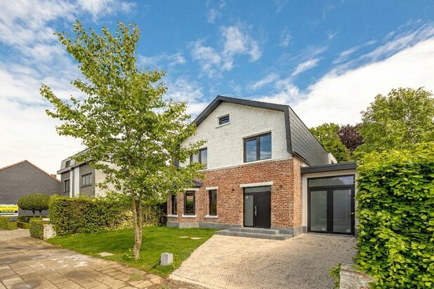 Prachtige, gerenoveerde villa op een riant perceel (723 m²)