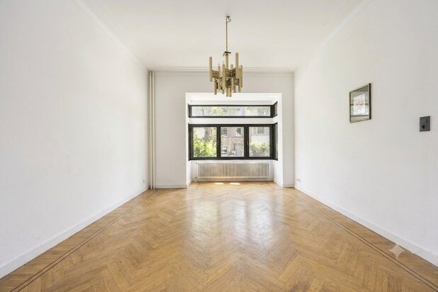 Karaktervol herenhuis (260 m²) in de gegeerde Pulhofwijk
