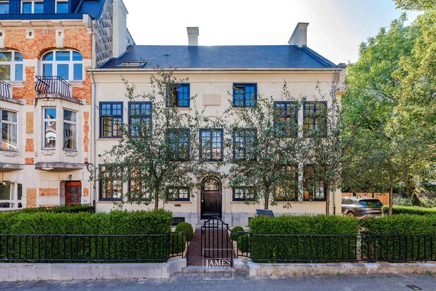 Une maison d'Adrien Blomme avec jardin extraordinaire