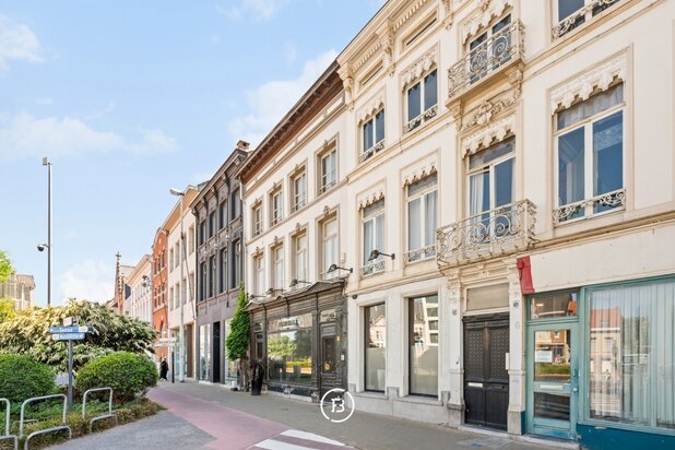 Maison de maître iconique avec espace commercial