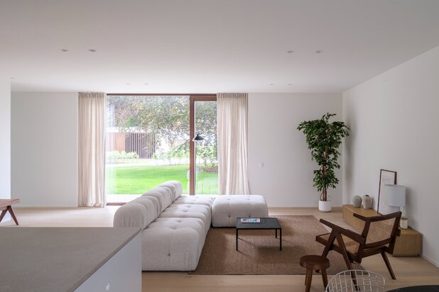 Hoogwaardig afgewerkte parkwoning met een bureauruimte op het GLV, gelegen in het gegeerde Drongen.