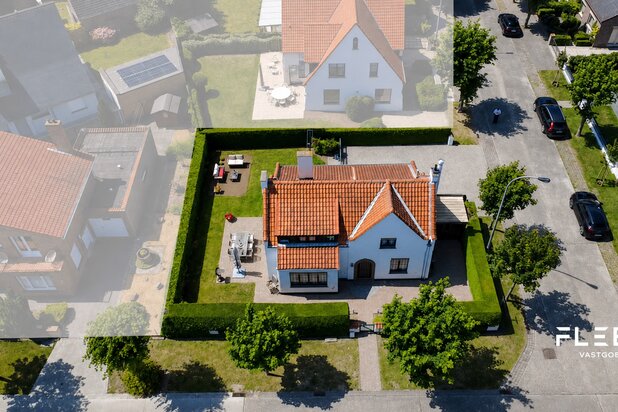 Charmante villa op residentiële locatie vlakbij het commerciële centrum!