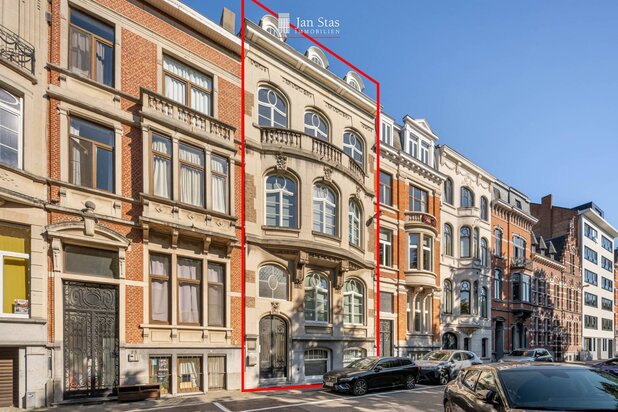 Prachtige brede herenwoning met tuin op toplocatie in Leuven !