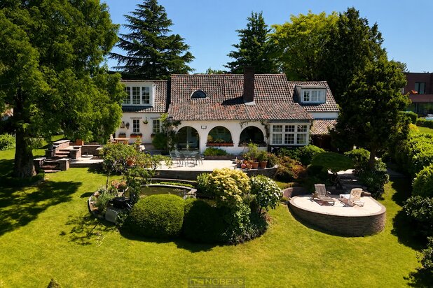 Te koop, Authentiek landhuis op uitzonderlijke ligging met adembenemend verzicht!
