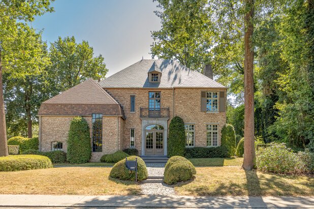 Prachtige manoir-villa met mooie aangelegde tuin in Haacht