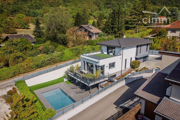 Villa 5 pièces à Saint-Ismier ;