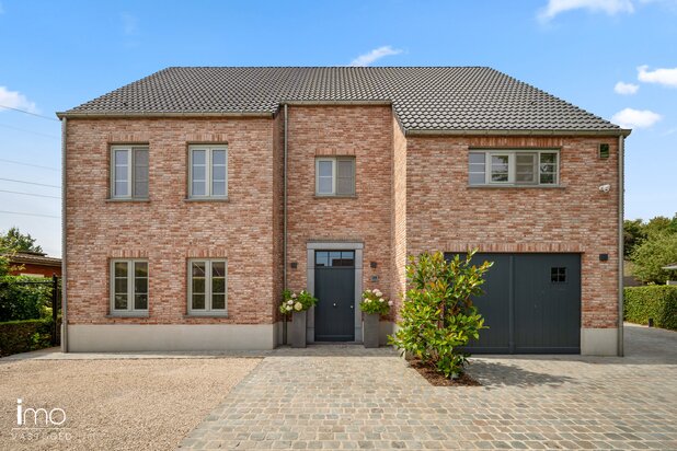Moderne en energiezuinige villa met zwembad