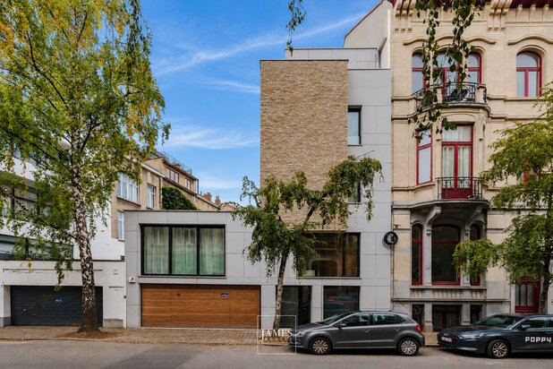 Une maison-appartement contemporaine quartier Brugmann