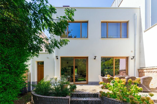 Un design moderne dans une demeure cossue située sur la Cogels-Osylei