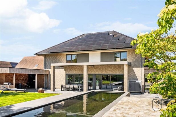 Grote energiezuinige villa met zwemvijver en mooie tuin