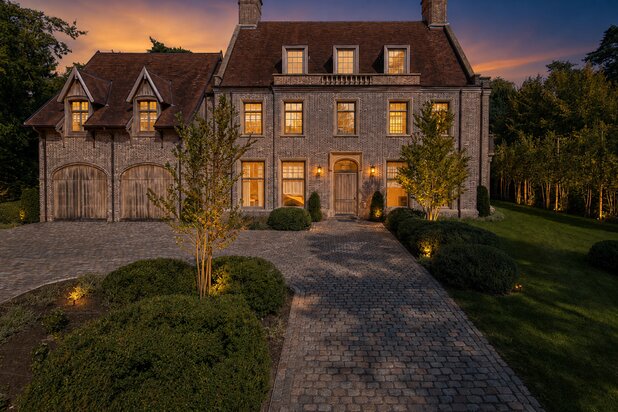 HYPERDELUXE ENGLISH COURTHOUSE VILLA OP ABSOLUTE TOPLOCATIE