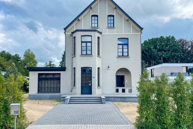 ARCHITECTURALE PAREL OP TOPLOCATIE