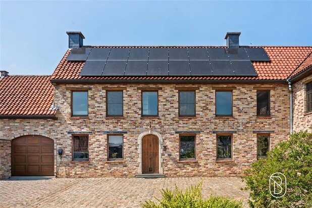 Spacieuse maison de caractère avec 4 chambres, un grand jardin et beaucoup de charme.