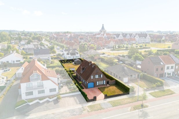 Alleenstaande woning met 4 slaapkamers te koop in Heist!