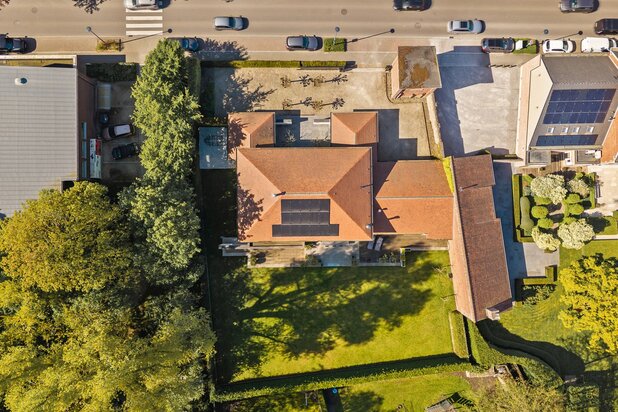 Stijlvolle villa met luxueuze afwerking en zonnige tuin ! Kijkdagen op vrijdag 16 en zaterdag 17 oktober - Enkel op afspraak.