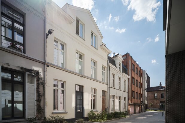 Centrum Gent - Instapklare burgerwoning met 4 slaapkamers, 2 badkamers, stadstuin en inpandig terras op een bijzonder centrale ligging.