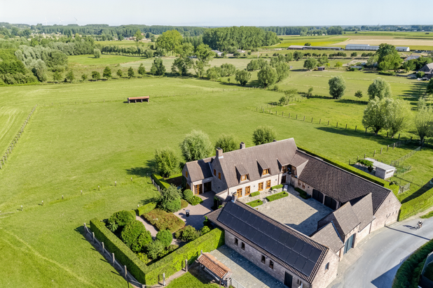 Exclusieve hoeve met paardenfaciliteiten en uitzonderlijke ruimte