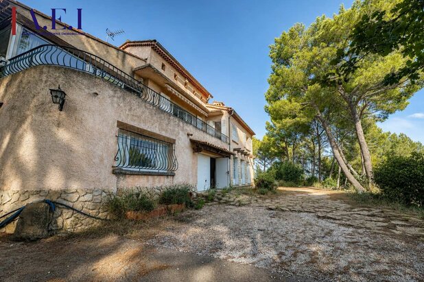 Six Fours les plages - Maison de 174 m2 habitables sur une p