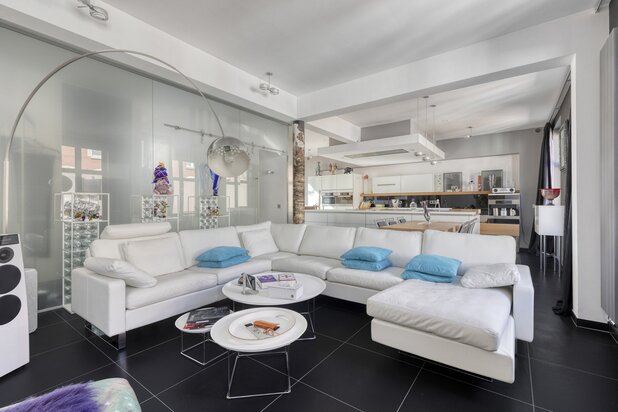 Gerenoveerde burgerwoning met dubbele garage