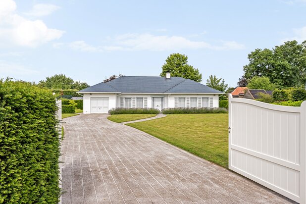 Centraal gelegen landelijke laagbouwwoning op +/- 1.745m² te Herentals!