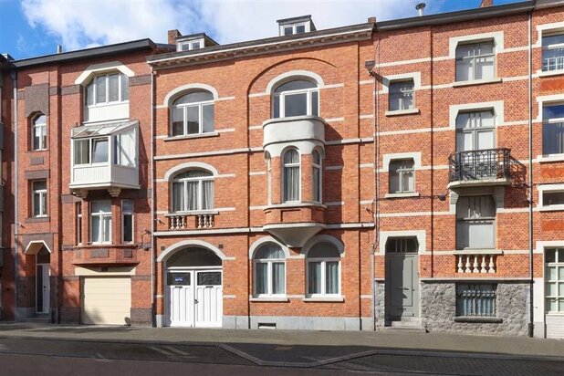 Iconische herenwoning met uitzonderlijke woonvolumes (420m²) en dubbele garage op toplocatie in hartje Hasselt
