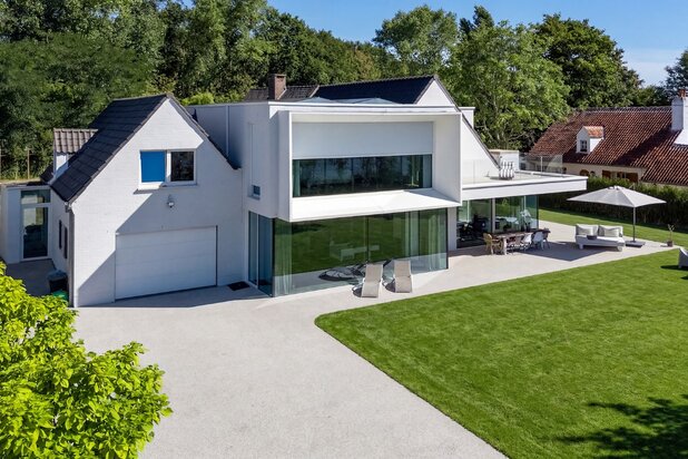 Luxe villa langs de Duinbossen tussen De Haan en Wenduine