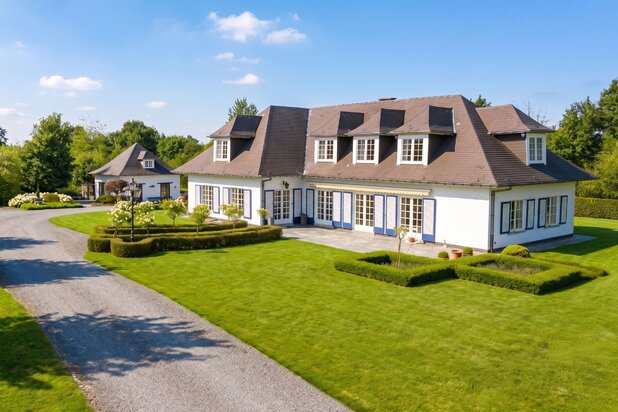 DISCRETEMENT située, au plus grand CALME, superbe terrain jusqu'à 6,10 hectares, dans la périphérie verdoyante de LOUVAIN