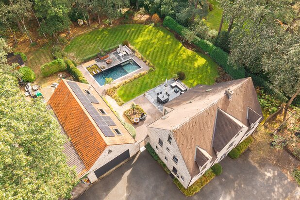 Royale villa met zwemvijver en polyvalent bijgebouw