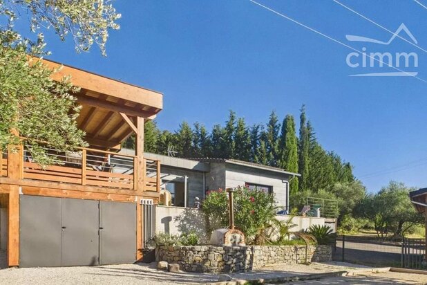 Villa récente de plain-pied au calme absolu, à seulement 1 km du centre de Les Vans