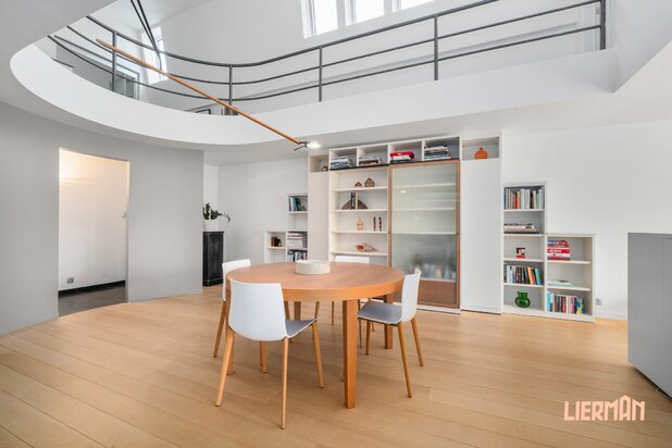 Architecturale ruime loftwoning met industriële ziel!