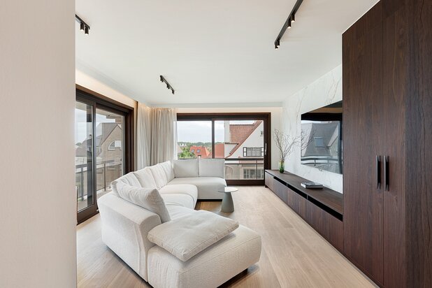 Prachtig gerenoveerd duplex appartement [J. Nellenslaan -Duinbergen].