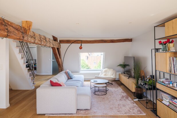 Stijlvol en lichtrijk appartement met uitzonderlijk terras in het historisch centrum van Gent.