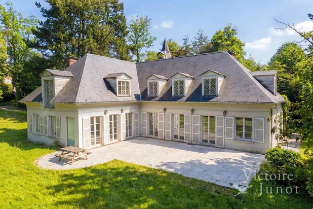 Rhode-Saint-Genèse - Uitzonderlijke situatie, groot huis te renoveren