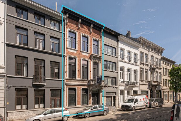 Herenwoning met praktijkruimte in de Sint-Paulusstraat