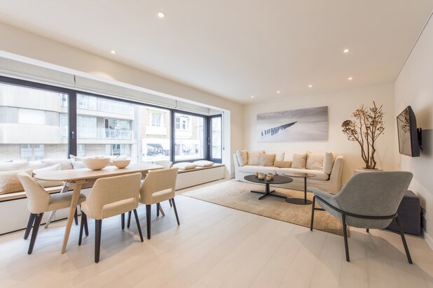 Prachtig gerenoveerd appartement met zijdelings zeezicht 