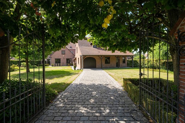 Spacieuse maison de caractère avec jardin