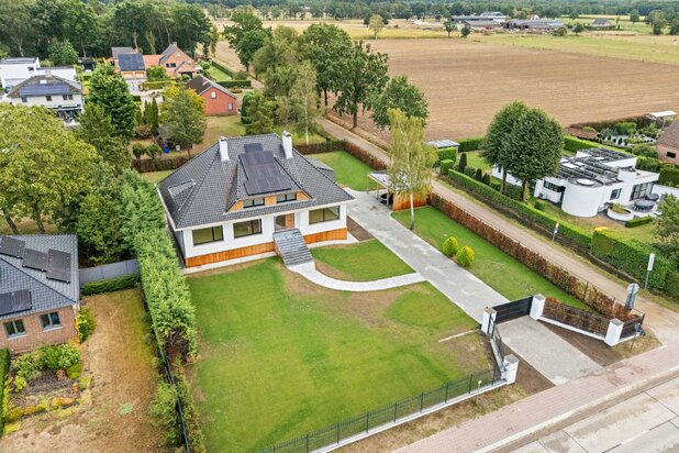 Compleet gerenoveerde villa te Vlimmeren