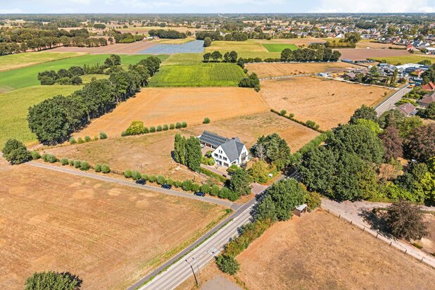 Villa de caractère sur un domaine exceptionnel de 9 200 m² avec loft, atelier et unité de vie supplémentaire.