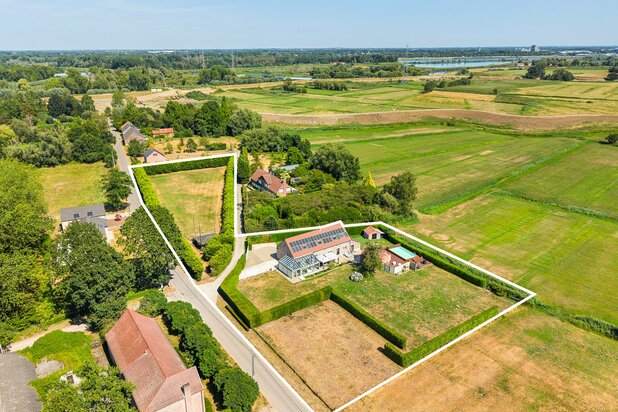 Ferme à longue façade authentique où le patrimoine, le luxe et le calme absolu se rencontrent.