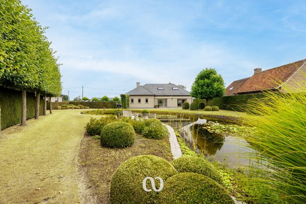 Magnifique villa entretenue sur plus de 2 000 m² à Kaster