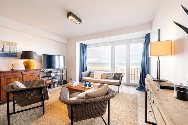 Apartment with frontal sea view, ideally located in Zoute just steps away from Albert Square...